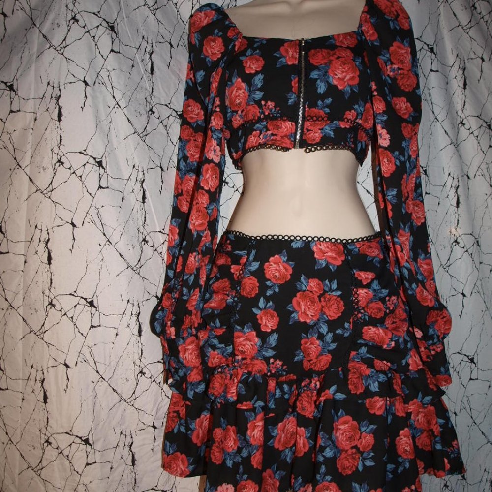 NEW 2 PIECE BLOUSE W/SKIRT Black W/Red/Blue SIZE S FLOWERS BY LOVE BY DESIGN